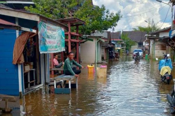 Hujar Deras Guyur Murung Raya Kalteng, BNPB: Aliran Sungai Barito Meluap