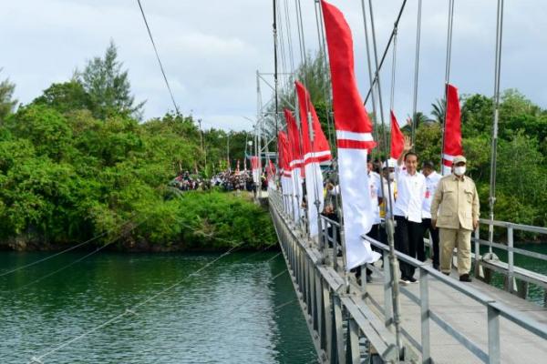 Presiden Jokowi Resmikan Jembatan Gantung Wear Fair Maluku Tenggara