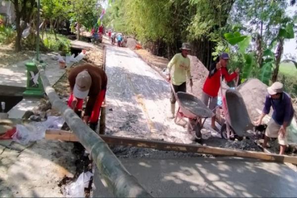 PUPR Sebut Padat Karya Bantu Penyediaan Lapangan Kerja Bagi Masyarakat Desa