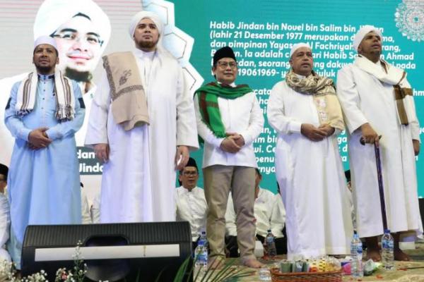 Gus Muhaimin Shalawatkan Indonesia Bareng Habaib dan Ribuan Warga Jakarta