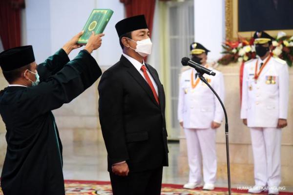 Lantik Hendrar Prihadi jadi Kepala LKPP, ini Alasan Presiden Jokowi