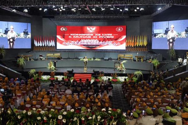 Presiden Jokowi Tegaskan Komitmen Pemerintah Stop Impor Barang Mentah