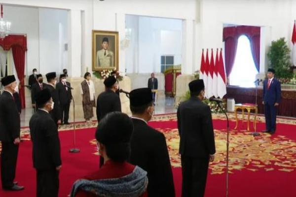 Presiden Jokowi Lantik Dewan Pengawas dan Badang Pelaksana BPKH di Istana Jakarta