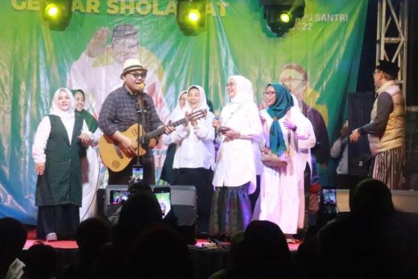 Keliling Majalengka, Rustini Muhaimin Rayakan Hari Santri Nasional Bersama Warga