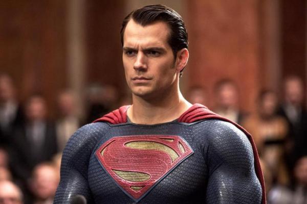 Henry Cavill akan Perankan Superman di Man of Steel 2