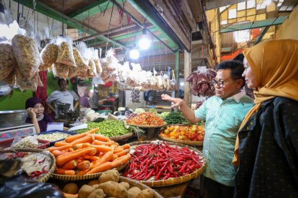 Sidak Pasar Johar Karawang, Gus Muhaimin: Harga Stabil, Harus Dipertahankan