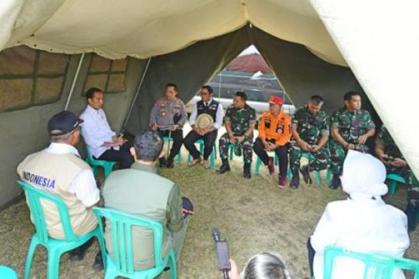 Di Tenda Pengungsian, Presiden Jokowi Ratas Bahas Penanganan Gempa Cianjur