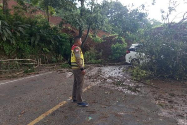 PUPR Fokus Tangani Longsoran Jalur Nasional Cianjur-Puncak