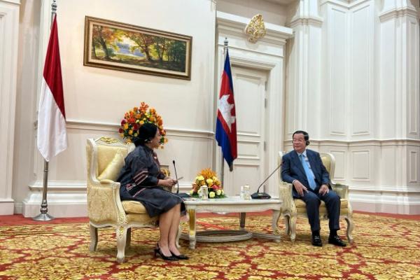 Bertemu PM Hun Sen, Puan Terima Keketuaan Indonesia AIPA dari Parlemen Kamboja