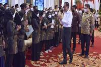 Presiden Jokowi Serahkan 1,55 Juta Sertifikat Tanah untuk Rakyat
