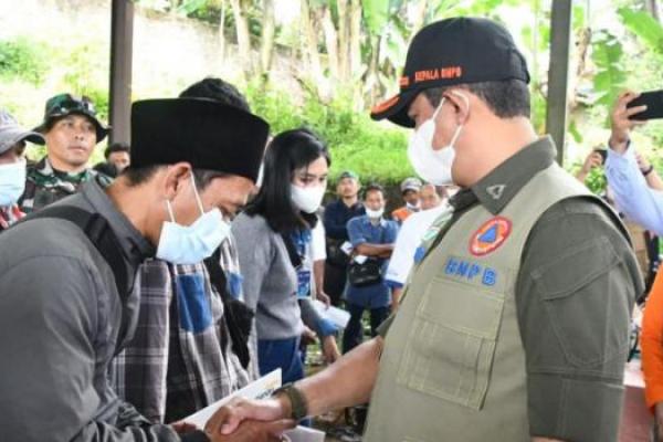 BNPB Serahkan Dana Stimulan ke Warga Terdampak Gempa Cianjur