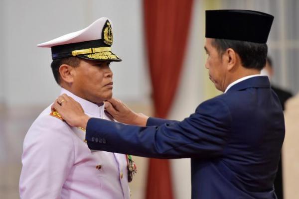 Presiden Jokowi Resmi Lantik Kepala Staf Angkatan Laut