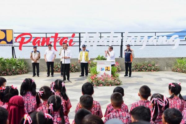 Presiden Jokowi Resmikan Pantai Malalayang, Ajak Masyarakat Jaga Kebersihan