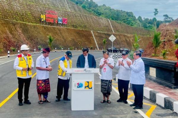 Kurangi Jarak Tempuh Hingga 45 Menit, Jokowi Resmikan Jalan Pintas Singaraja-Mengwitani Bali