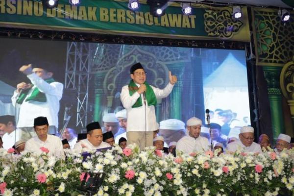 Ke Demak, Gus Muhaimin Shalawat Bersama Ribuan Azzahirmania