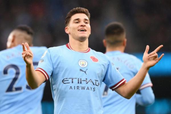 Julian Alvarez Tegaskan Masih Lapar Gelar Bersama Manchester City