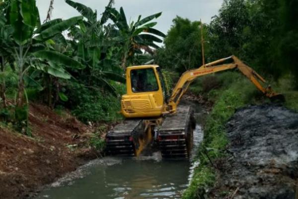 Cegah Banjir, Pemkab Tangerang Normalisasi Embung Danau di Curug
