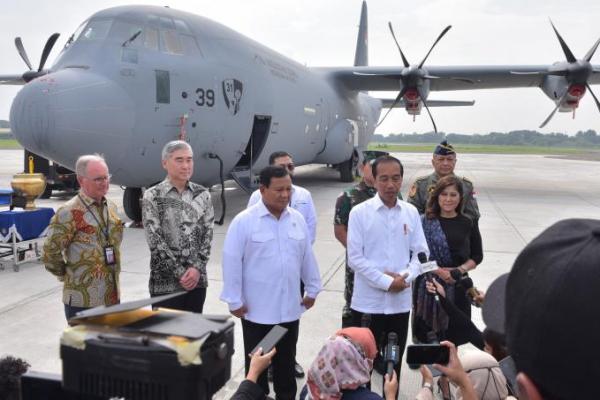 Presiden Jokowi Saksikan Penyerahan Pesawat Super Hercules TNI AU, ini Pesannya