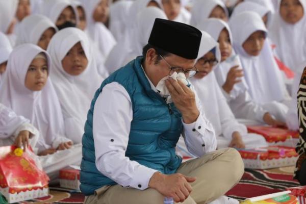 Gus Muhaimin Titikkan Air Mata saat Didoakan Ribuan Santri Istana Yatim