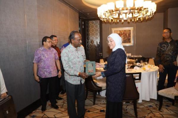 Temui Menteri SDM Malaysia, Menteri Ida Fauziyah Bahas Perlindungan PMI