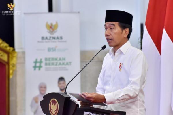 Presiden Jokowi dan Jajaran Serahkan Zakat Melalui Baznas