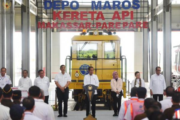 Presiden Jokowi Resmikan Kereta Api Makassar-Parepare dan Depo Maros