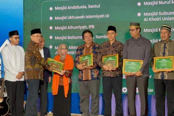 Masjid Al Istiqomah Kemang Raih Penghargaan Nabawi Award 2023