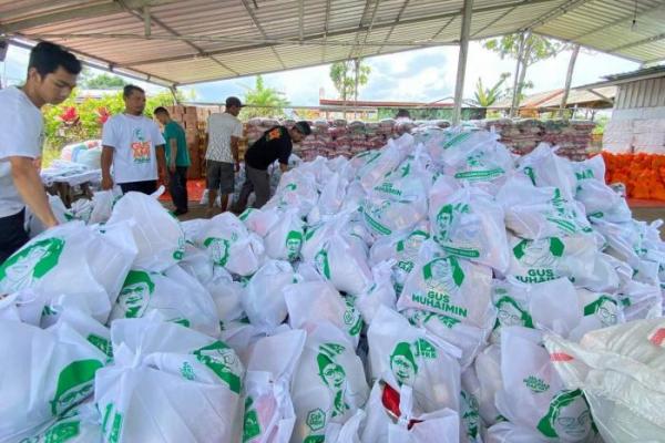 Gus Imin Bagikan Puluhan Ribu Paket Lebaran untuk Warga Malang Raya