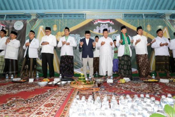 Sebelum ke KPU, Gus Imin Doa Bareng Ribuan Penghafal Quran di Solo