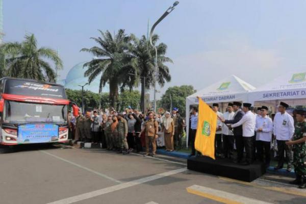 Wali Kota Tangerang Arief Wismansyah Lepas 383 Jemaah Kloter I Provinsi Banten