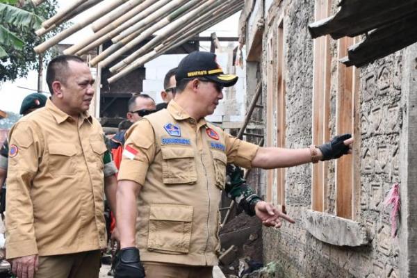 Kepala BNPB Suharyanto Tinjau Lokasi Pembangunan Rumah Tahan Gempa di Cianjur