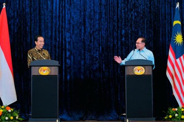 Presiden Jokowi Apresiasi Komitmen Anwar Ibrahim Lindungi PMI di Malaysia