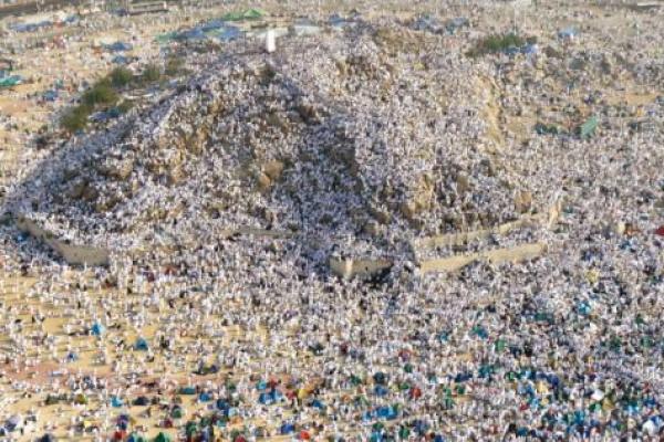 Dua Juta Jamaah Haji Wukuf di Padang Arafah