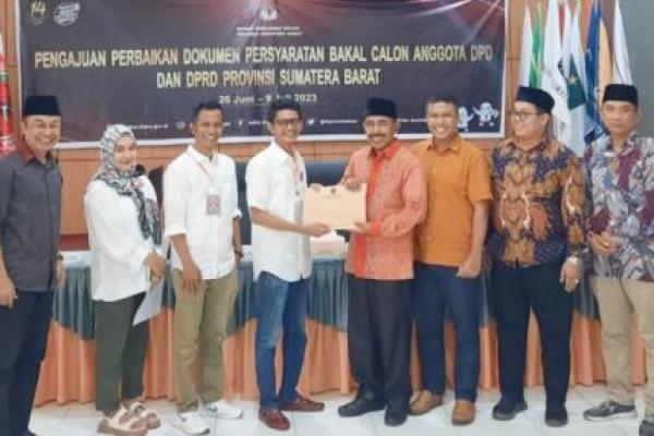 Serahkan Berkas Perbaikan Bacaleg ke KPU, PKB Sumbar Optimis Menang