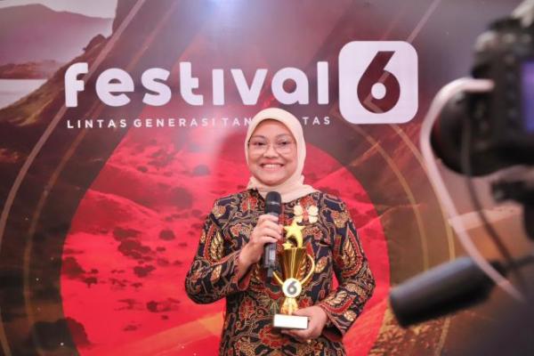 Menteri Ida Fauziyah Raih Anugerah Perempuan Hebat Indonesia 2023
