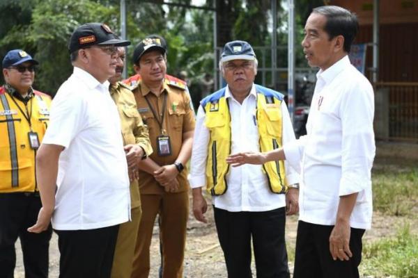 Presiden Jokowi Tinjau Perbaikan Infrastruktur Jalan di Bengkulu