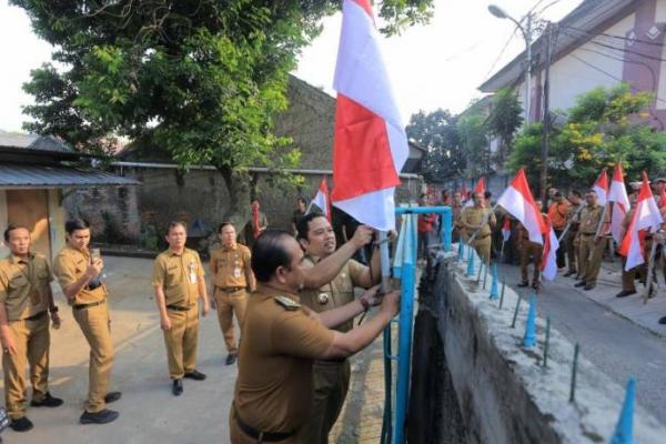 Sambut HUT RI ke-78, Pemkot Tangerang Bagikan 10 Ribu Bendera Merah Putih