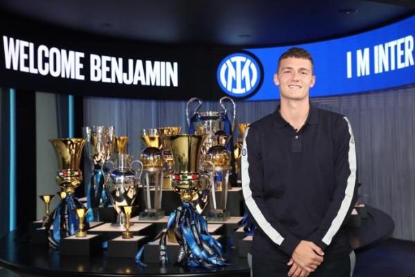 Benjamin Pavard Bertekad Bawa Inter Milan Raih Gelar Scudetto