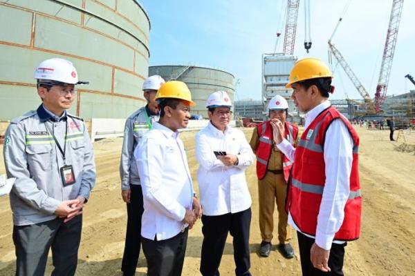 Presiden Jokowi Tinjau Pembangunan Industri Petrokimia di Cilegon