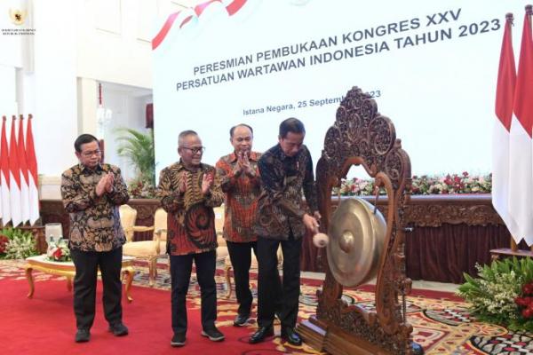 Presiden Jokowi Ajak Insan Pers Pegang Teguh Kode Etik Jurnalistik di Kongres PWI