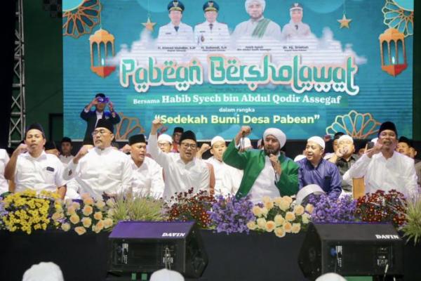 Hadiri Salawat Bersama Habib Syech di Pabean, Gus Imin: Berkah Bagi Saya