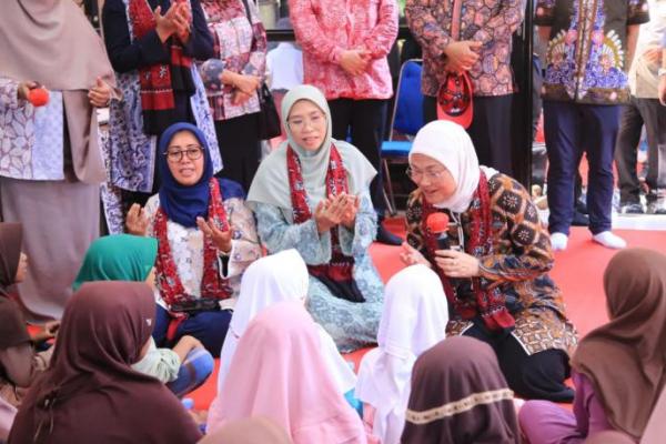 Lewat Desa Migran Produktif, Ida Fauziyah Apresiasi Masyarakat Desa Kenanga Indramayu