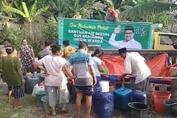 Gus Imin Salurkan Air Bersih Gratis untuk Warga Terdampak Kekeringan