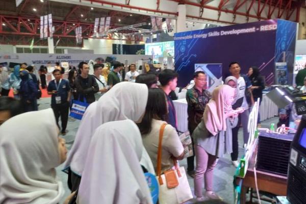 Ribuan Pencari Kerja Padati Job Fair Nasional Kemnaker