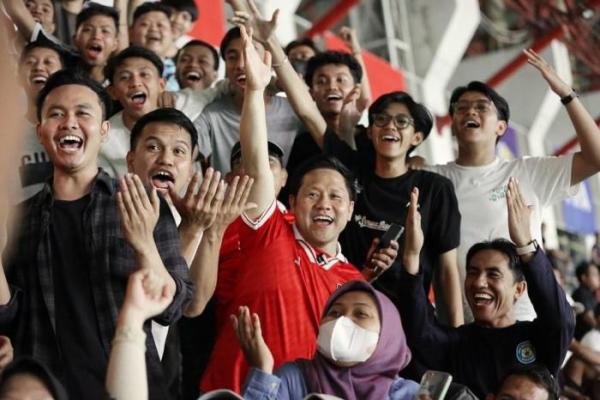 Nonton Piala Dunia U-17, Gus Imin Berbaur dengan Supporter di Tribun Umum