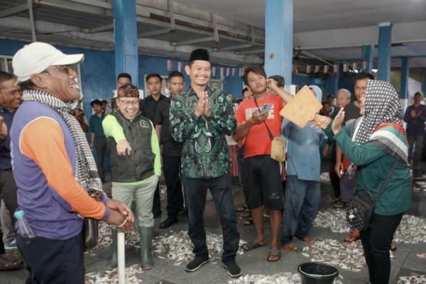 Gus Imin Borong Ikan Saat Serap Aspirasi Nelayan Subang