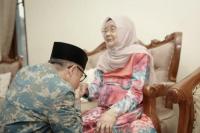 Awali Kampanye AMIN, Gus Imin Sungkem Ibunda di Jombang
