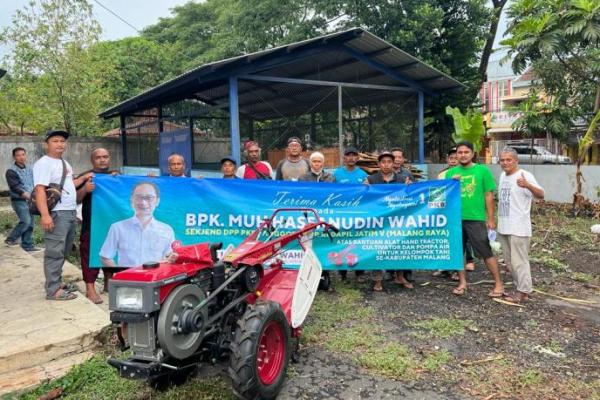 Serahkan Bantuan Alsintan, Hasanudin Wahid: PKB Komitmen Perjuangkan Petani 
