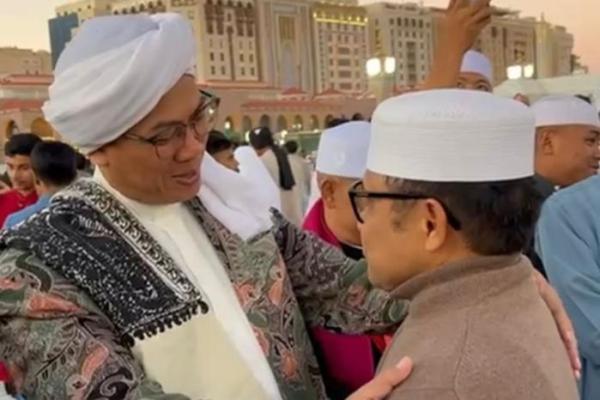 Bertemu Abuya Muhyiddin Sumedang di Nabawi, Gus Imin Didoakan Amanah