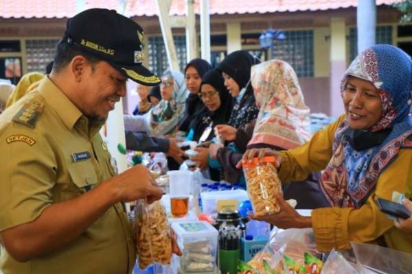 Kunjungi Bazar, Pj Wali Kota Tangerang Dorong Peningkatan UMKM